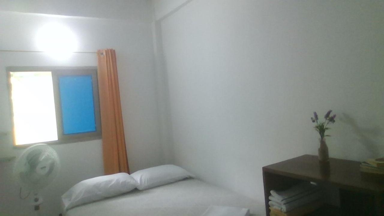 Hostal Paloma Cafe ปาโลมิโน ภายนอก รูปภาพ