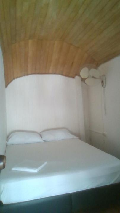 Hostal Paloma Cafe ปาโลมิโน ภายนอก รูปภาพ